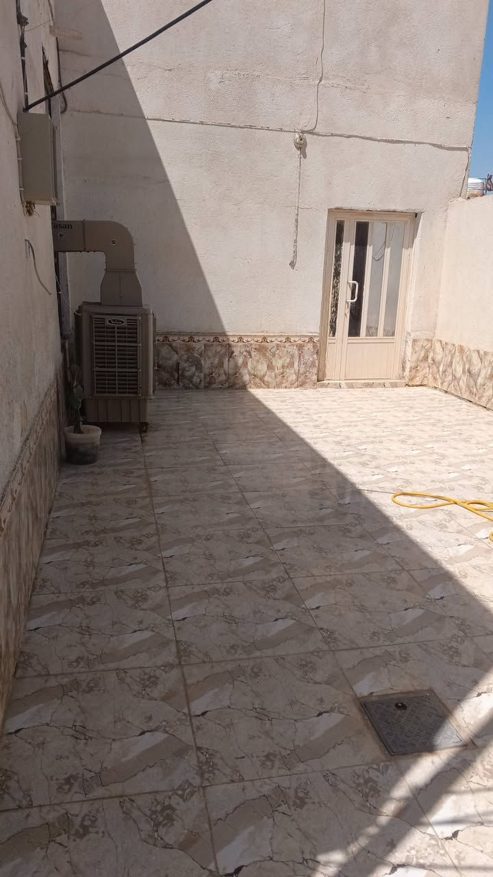 السلام عليكم
بيت للبيع  او مراوس ابيت بالفضليه فقط  مساحه 210  ثلاث غرف مطبخ صاله ديوانيه مغاسل داخليه وخارجية ستاره عاليه وترك داير البيت ساحه بالبيت جاهز للسكن السعر 38 وبيه مجال للشراي 
الفضليه شارع طاقة الكهرباء القديمه 
 تفاصيل اكثر واتساب.***********
