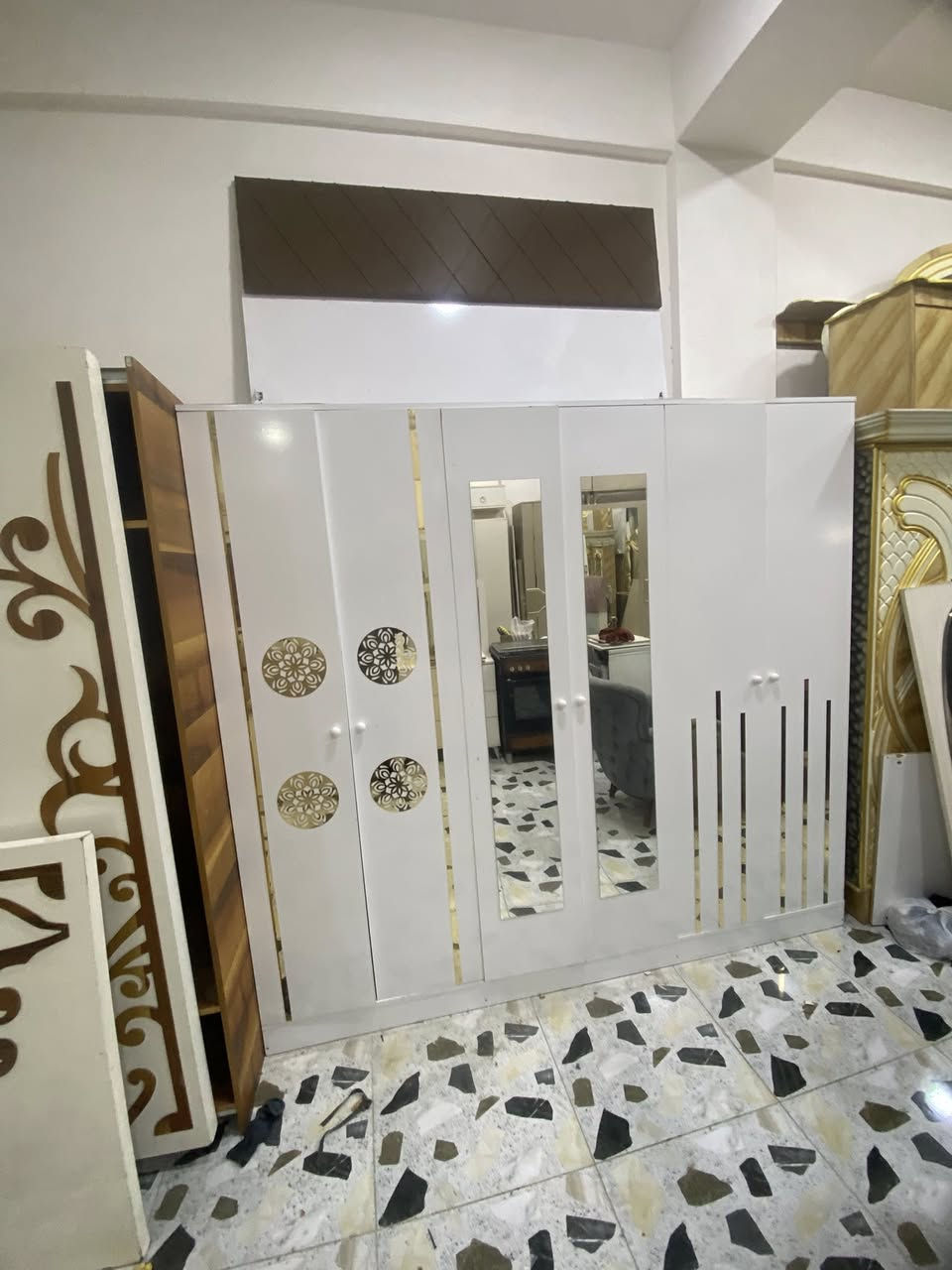 السلام عليكم غرف نوم تركي كامله تركي معه النقل ول شد  التوصيل السعر 450تكريت حي العصري نهايت شارع البلديه يم أسواق البركه إلا نتصال وبي واتساب ***********
