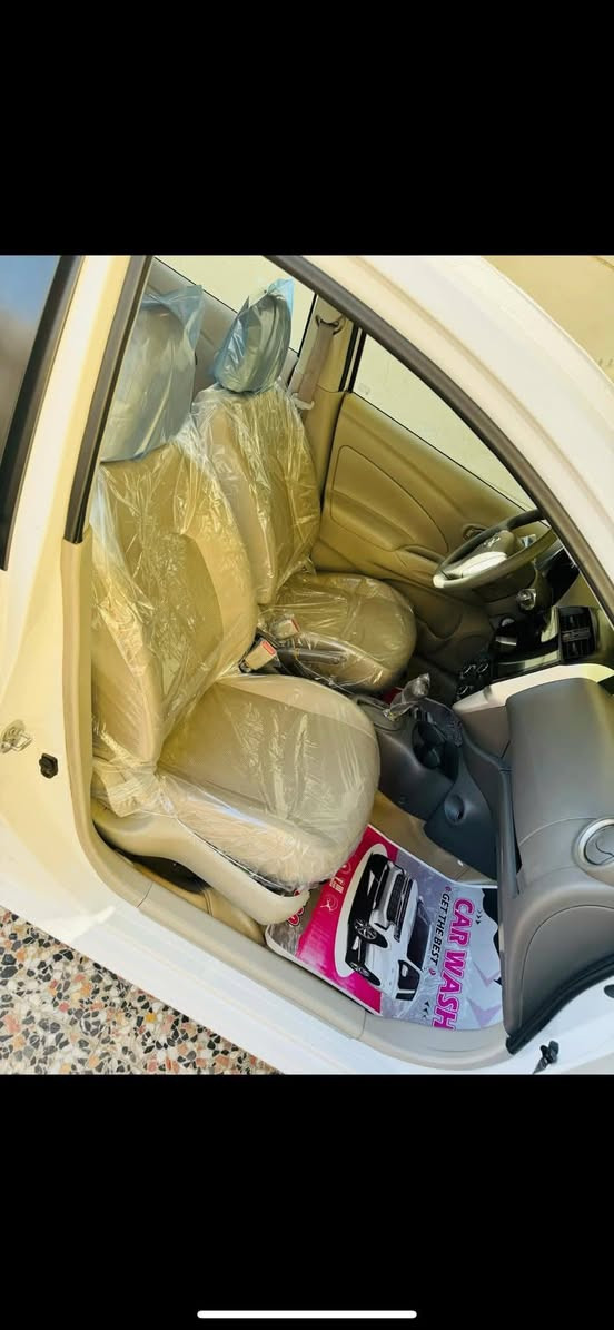 السلام عليكم سني هندي ٢٠٢٠ بيها طخة بباب الصدر بسيطه و مصلحه و مرشوش الباب شويه صبغ ماشية ١٣٥ مكانها بغداد الزعفرانية *********** السعر ١١٢ و بيها مجال
