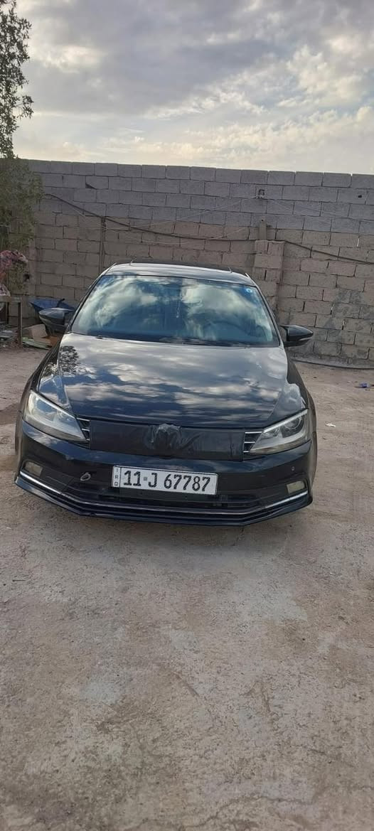 السلام عليكم جيتا خليجي 2012 فول مواصفات
بصمه تشغيل 
بصبه ابواب 
فتحه 
تحكم ستيرن 
وبعد هواي بيهه مواصفات 
محرك 2000 تنفس طبيعي.    صدر جديد 
تخم تاير جديد
دبلات جدد 
بيهه ضربه جاملغ وبنيد بدون دواخل دوسات صبغ فقط 
بيع او مراوس حسب القناعه السعر 110 وبيهه مجال 
للاستفسار :***********
