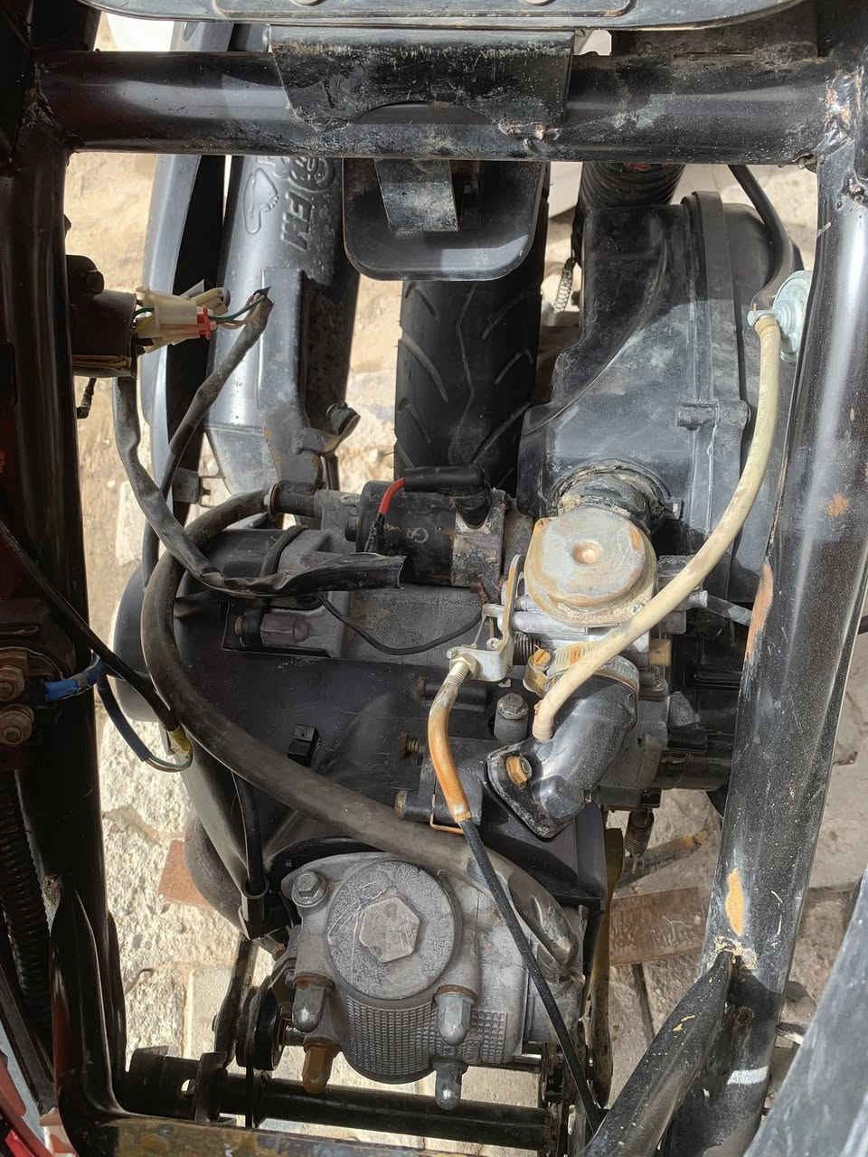 السلام عليكم دراجه سكنس صيني مكينه ما مفتوحه مثل ما واضح بل صوره ستيرن بي عواج شويه سلف عاطل سعره 250 وبيه مجال حك الجيه
مكان  شارع ابو طالب 
للاتصال ***********
