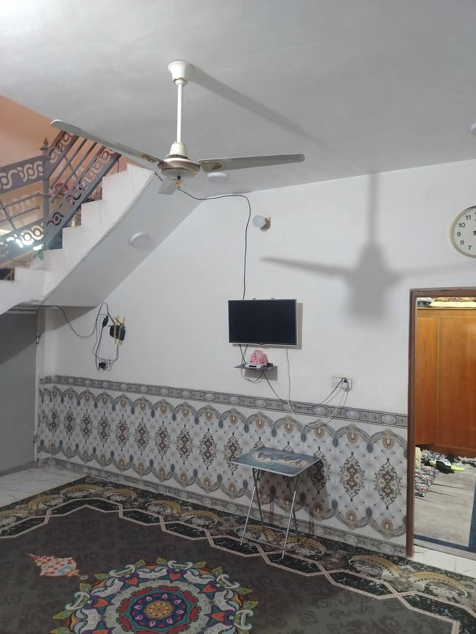 سلام عليكم  بيت  للبيع  مكانه  شطره حاوي  لعباس قرب  صيدليه در الحاوي  بل فرع بصف لمحطه مالت لماي  بيت  مساحه 110 يتكون  من غرفه وصاله وستقبال ومطبخ وصحيات  وممر  وله بابين عل شارعين  بنيان جديد  2021 طابوك   كونكريت  سعر 60 
***********
