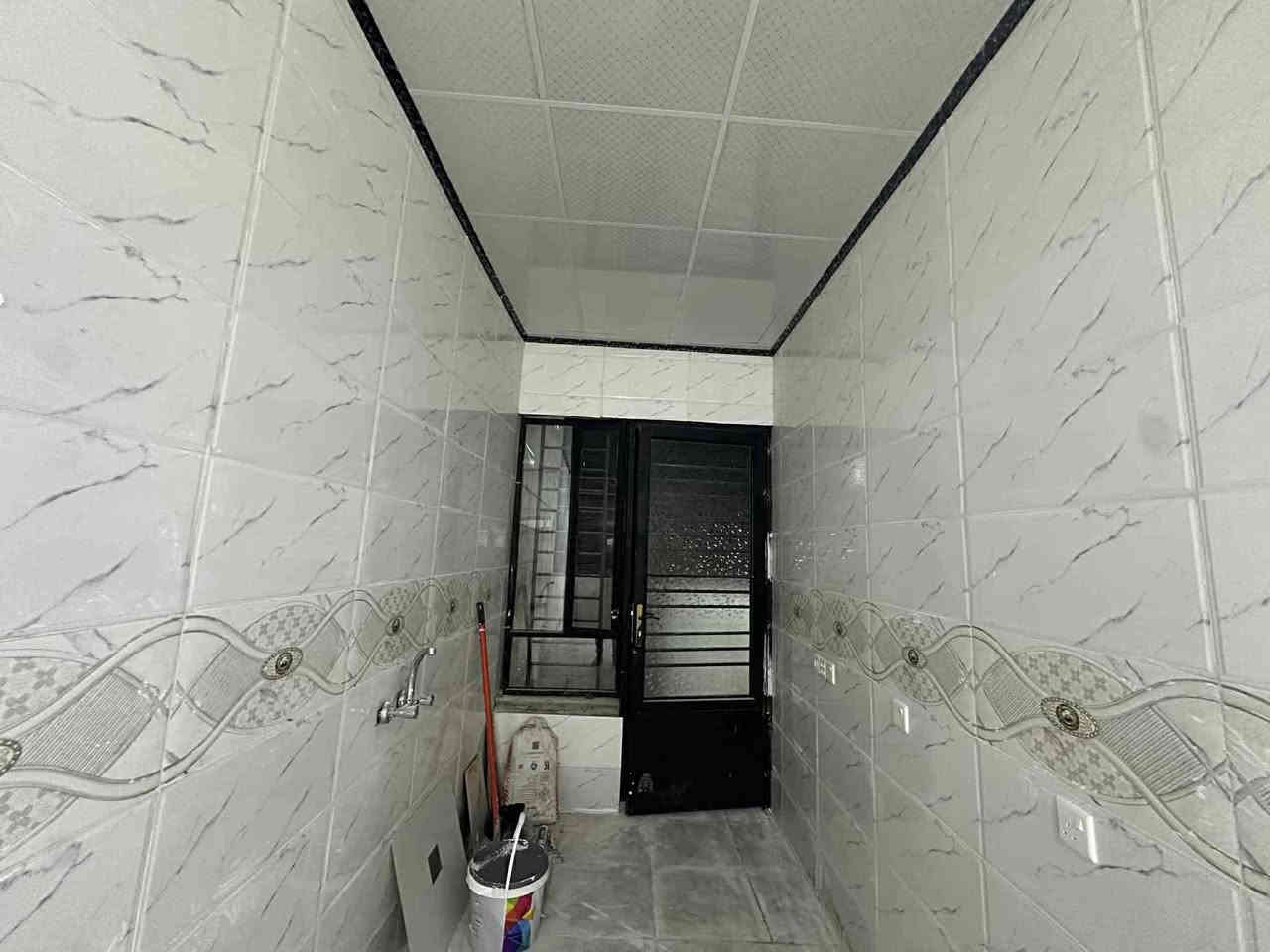 يتوفر 🛑🛑🛑🛑🛑🛑🛑🛑🛑
شقة طابق ثاني للايجار 
في حي سومر 👉👉👉👉👉👉👉
مساحة 100 متر 
بناء حديث فول سيراميك بورسلين 🫸🫸🫸🫸🫸🫸
زيرو 
تتكون من غرفة نوم وهول واستقبال وصيحات ومطبخ 
السعر 250 
ملاحظة الماء والكهرباء على صاحب البيت 
موقع مميز خلف مطعم سومر 
للاتصال والاستفسار ***********
                                ***********
