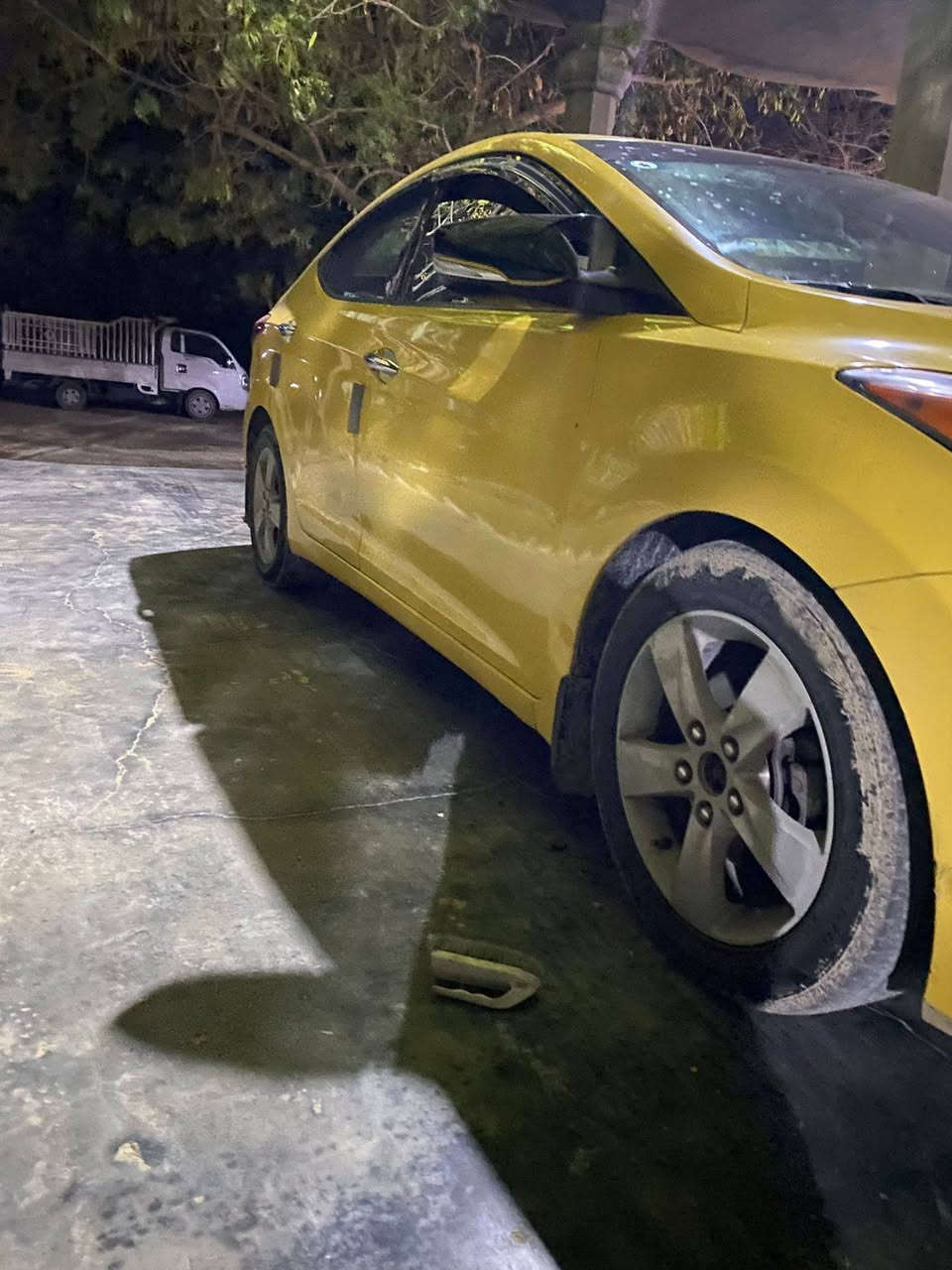 سلام عليكم
النترا موديل 2013 كامل مواصفات ما عدا البصمه 

وارد امريكي 

سياره نضيفه وجاهزه 

كير + محرك + كشر شرط فحص 

محرك 1800 

تبريد تدفئه شغاله 

رقم سياره بغداد
تحويل ثاني يوم 

السعر 110 وبيها مجال بسيط 

مكان السياره الفلوجه حي الازكيه 

تواصل الاتصال 

***********
