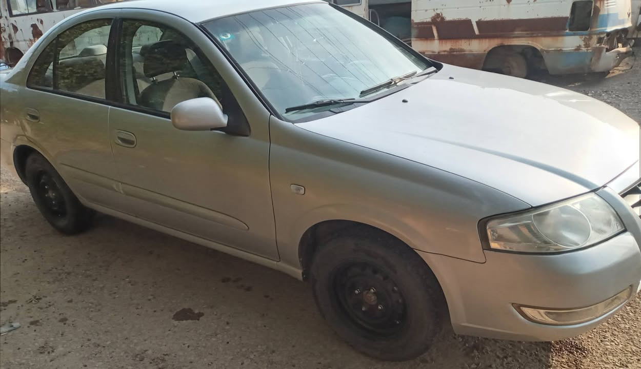 نيسان سامسنك موديل 2010 مري سلايت بيها ثلاث قطع جاملغين امامي وقبق الصندوق بخ اثر جراد
 بدون دواخل تدفئه وتبريد مكينه  كير خير من الله تخم ويل وتاير جديد كهربائيات كلها شغاله صدر أمامي خلفي السعر 88$ وبيها مجال حك الجيه ٠٠٠٠٠ *********** المكان سامراء
