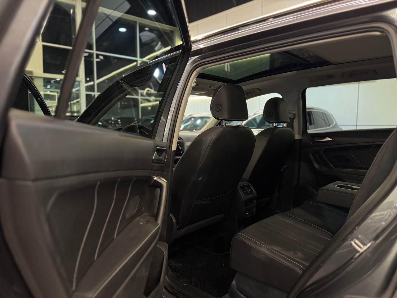 فولكسفاغن
تيغوان, SE, 2023
عدد الأميال : 17,000 ميل
ضرر: قطعة واحدة
سلندر: 4 سلندر
محرک: 2.0
السعر / 18,800$ 
الكاميرا الخلفية - سقف بانورامي - التحكم على المنحدرات - مستشعر وقوف - تدفئة المقاعد - فتحة السقف - بصمة - مثبت السرعة - شاشة - نظام المفتاح الذكي - 6 وسادة هوائية - مصابيح زينون الأمامية - المصابيح الأمامية ليد - AWD - رادار - كشافات ضباب

العنوان: اربيل - شارع  ١٠٠مقابل  دائرة  الكمارك
***********
***********
***
ڤۆڵکسواگن
تیگوان, SE, 2023
ماوەی ڕۆیشتن : 17,000 ميل
بۆیاغ: 1 پارچە
پستۆن: 4 پستۆن
بزوێنەر: 2.0
 نرخ / 18,800$ 
کامێرای دواوە - پانۆراما - ڕاگری نشێوی - حەساس - گەرمکەرەوەی کوشن - سلاید - بەسمە - دیاریکرنی خێرایی - شاشە - سیستەمی کلیلی زیرەک - 6 پەڕەشووت - لایتی پێشەوەی زینۆن - لایتی پێشەوەی لید - AWD - ڕادار - بلاجکتۆر

  ناونیشان: هەولێر  شەقامی ١٠٠م بەرامبەر گومرگ
***********
***********
***
Rear Camera - Panoramic Roof - Hill Holder - Parking Sensor - Seat Heating - Sunroof - Keyless Entry - Cruise Control - Screen - Smart Key System - 6 Airbags - Xenon Headlights - LED Headlights - AWD - Radar - F أربيل, العراق
