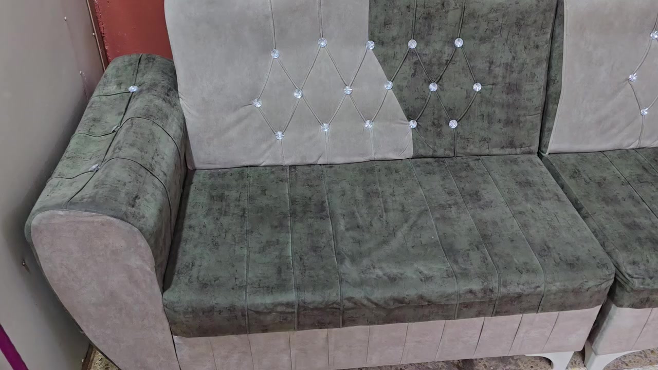 السلام عليكم
طخم للبيع صورو وفيديو مصورو 
بي قطعه وحده مكسور المقعد مالو 
قيمو بما يرضي الله 
للاستفسار 
***********
