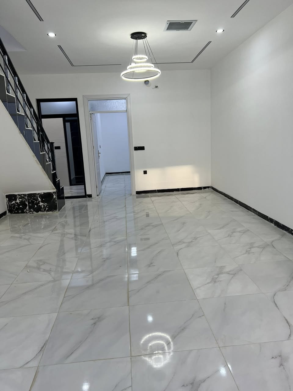 دار للبيع مساحته 100 متر بيت صفر مامسكون عنوان / شوراو خلف كلية الزراعه مجاور جامع الحاج اكرم رقم / ***********
