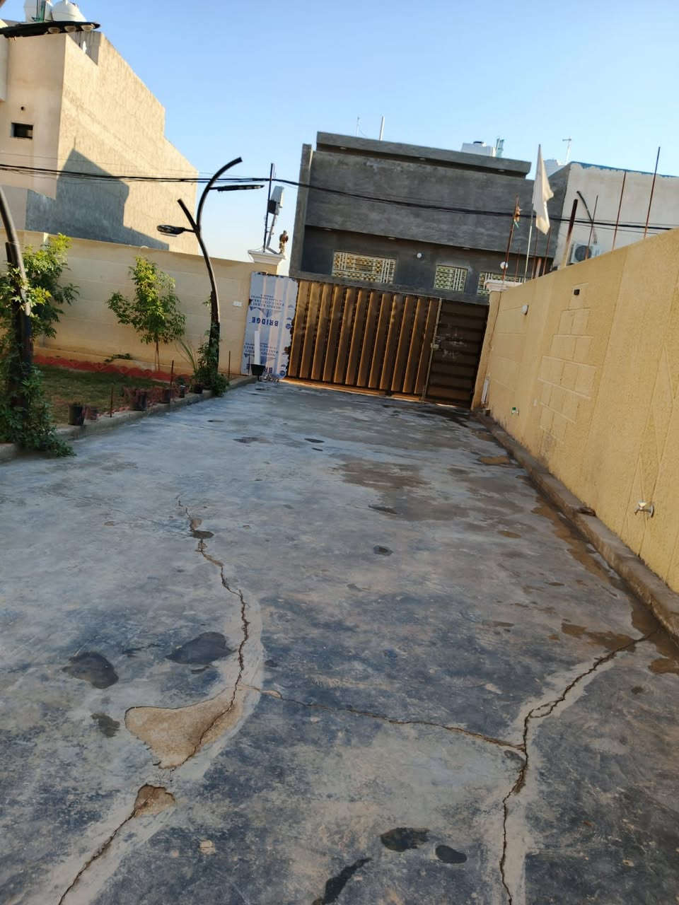 دار للبيع المساحة المساحة الكلية 625متر 
مساحة البناء 220متر موقع الدار الدوانم شارع البلوك مقابيل بانزين خانة القديمة 
***********
