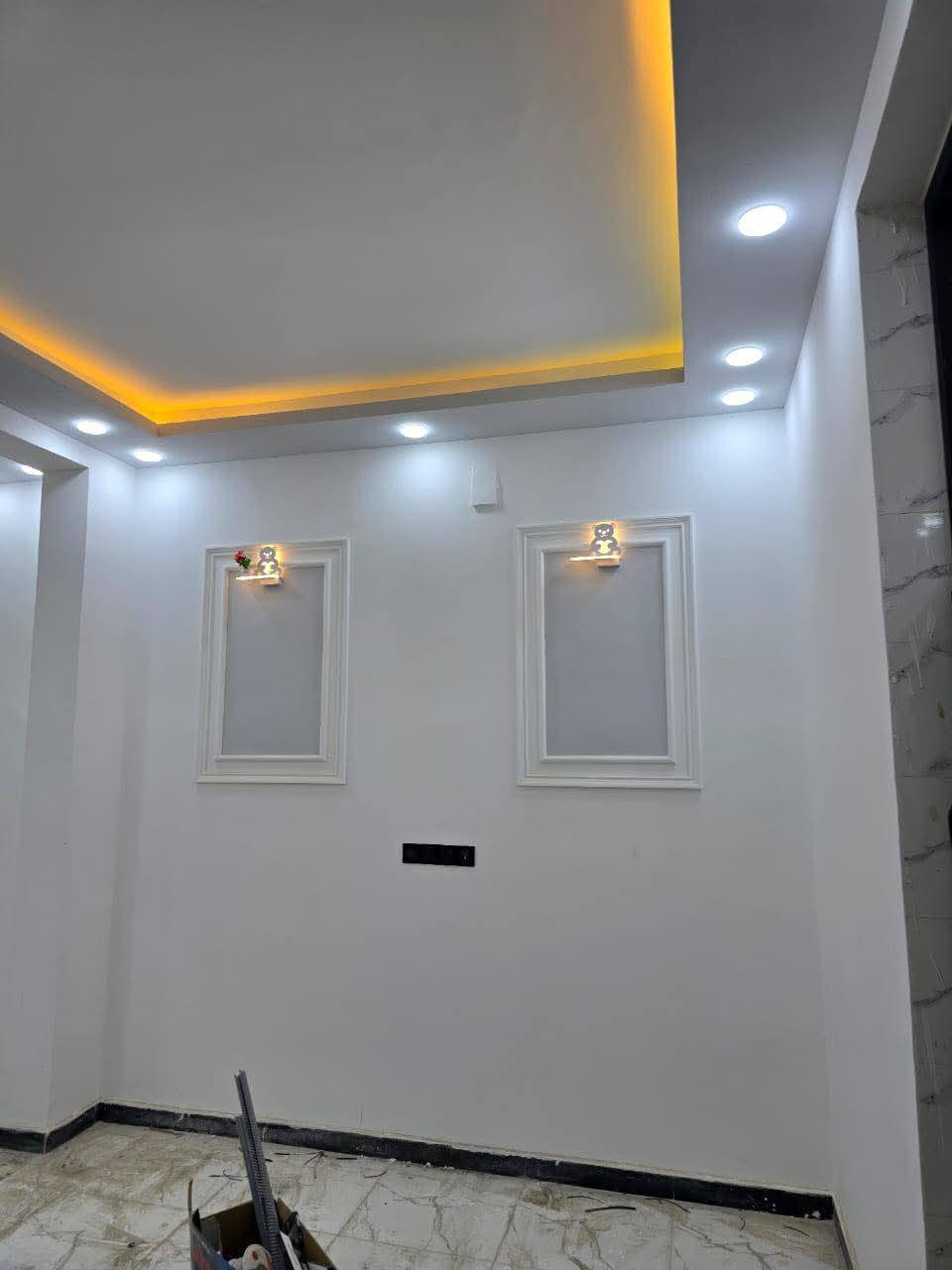 بيوت للبيع العدد 3 

الموقع خلف مطعم حياوي من جهة باب الجامعه الخلفي 

لكل بيت مساحته / 150 متر 
~~~~~~~~~~~~~~~~~~~~~~~~~~~~~~~
تفاصيل البيوت 
طابق واحد لكل بيت 
صاله ومطبخ وغرفتين نوم نظام سويت واستقبال وصحيات 

بناء حديث كونكريت مسلح 
_____________________________________
الاستفسار 

*********** واتساب مراجعه المكتب العاصمة للعقارات والمقاولات العامه ***********
