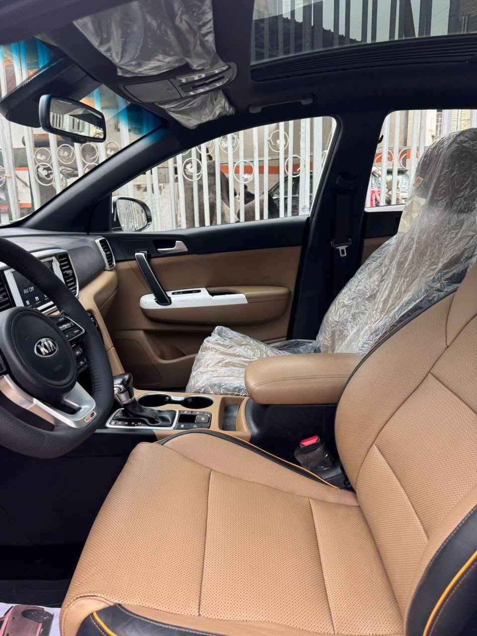 السلام عليكم 
سبورتج جي تي لاين اعلى مواصفات 
السيارة مكفوله كفاله عامه ماشيه 41 الف 
مكان السيارة بغداد الجديده 
*********** بغداد, العراق
