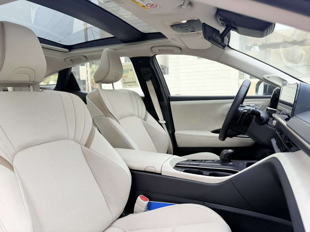 سلام عليكم .....اخوان عندي كراون ماجستا موديل 2023 خليجية وكالة عبد اللطيف ... السياره توكلر ماشيه 29 الف فقط رقم بغداد بأسمي وتحويل مباشر .. مكفوله من الضرر والصبغ فقط رصعه صغيره بارد ..... اخوان السياره جديده جدا جدا والصور تحكم وسعرها 35300$ واي استفسار هذا رقمي ***********
مواصفاته 
محرك 2400 تيربو 
بانوراما
فور ويل  
ابواب شفط 
داتا شو 
اربع كامرات 
برده كهرباء 
صندوق كهرباء 
كشنات جلد وكهرباء 
سستم صوت 
ويل كب حجم 21
لايت عدسات 
شاشه كبيره
