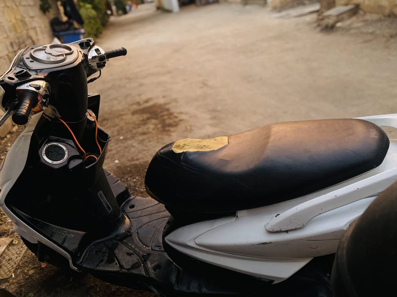 سلام عليكم سكنس فحل بوشة 58صالنصة رياضي الدراجة نكرة بكل وقت شلعا ومعدل تآكل الشارع  
سعر 800جوة السوك 
المكان جسر المثنى 
رقم ***********
