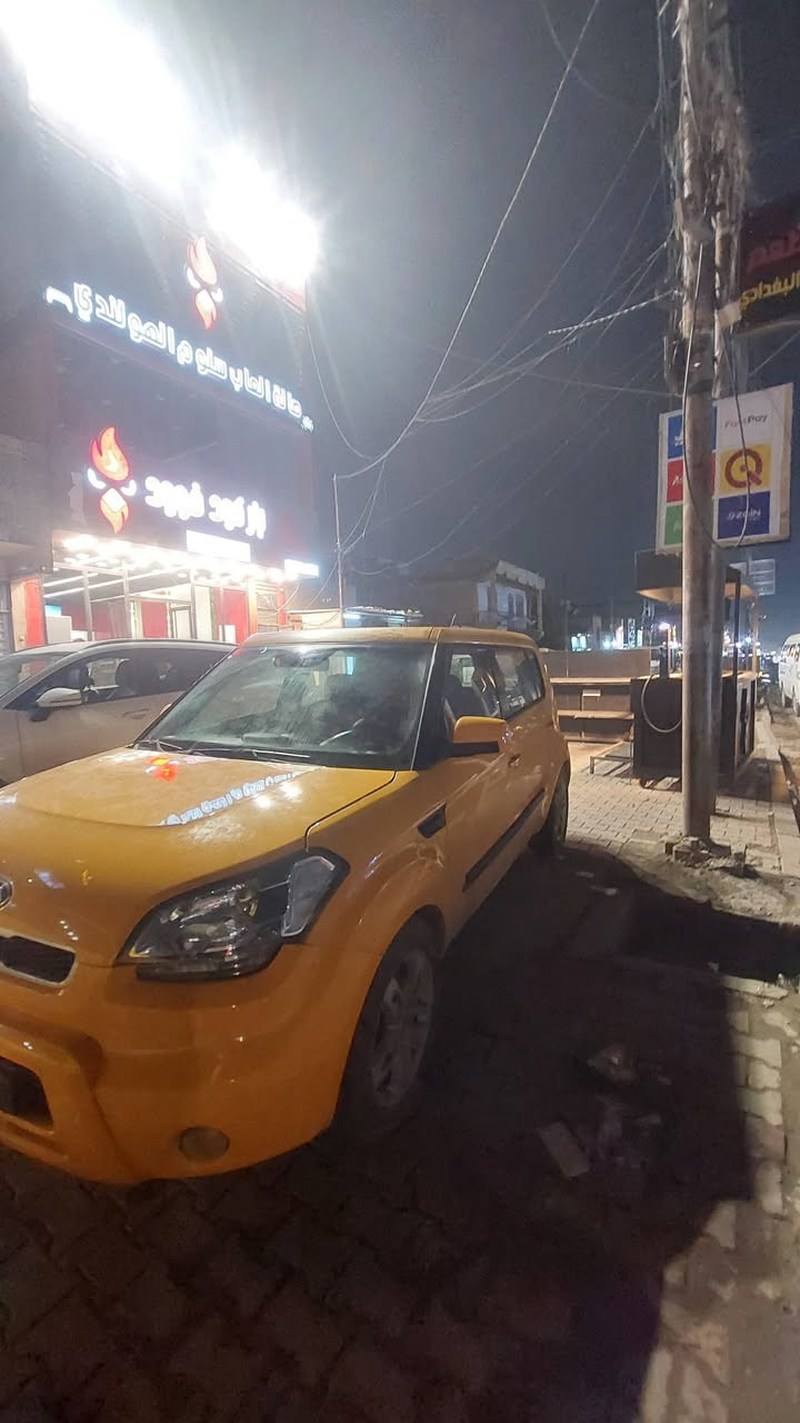 السلام عليكم 
كيا صول 2011 السياره جاهزه من كلشي سياره بسمي تحويل ثاني يوم كير ومكينه نضيفات السياره جاملغ خلفي محرك ٢٠٠٠ دوش صبغه جديده شخط مابيها 
المكان مدينه الصدر 20
*********** 
السعر 82 بيها مجال
