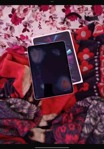 ايباد برو 2020 للبيع ذاكره 128 ايباد نضيف كلش مبدل فلات شحن فقطط سعر 550 وبي مجال بسيط عنواني بغداد رقم الهاتف ***********
