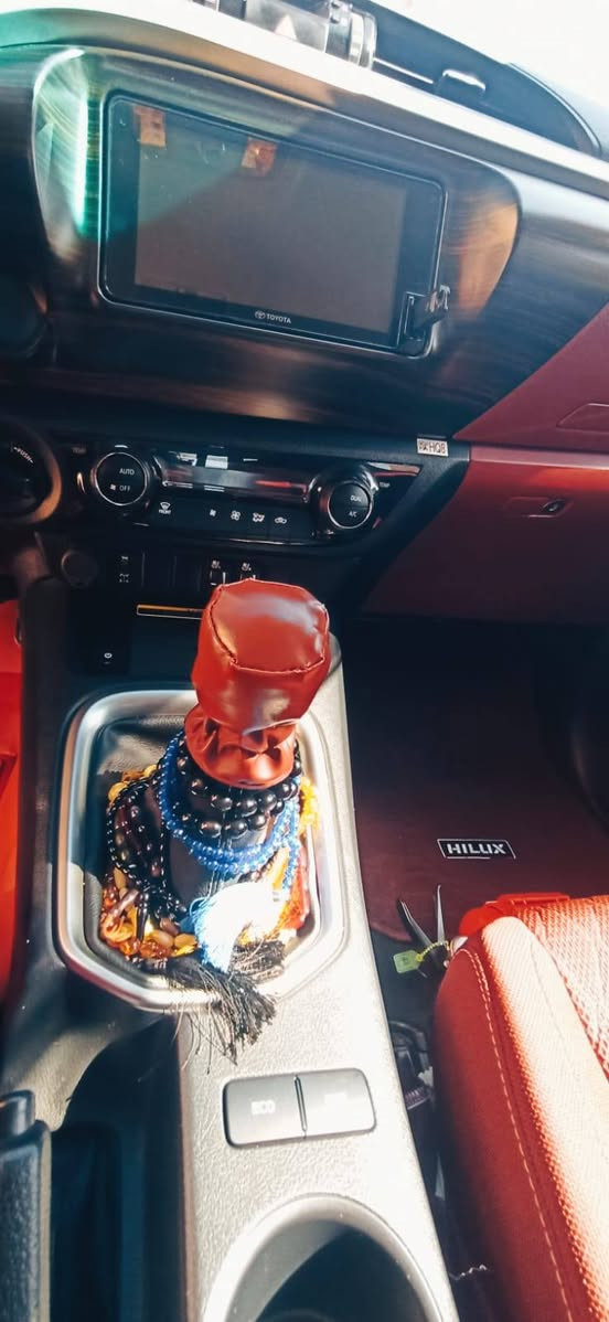 تويوتا هايلوكس 2024 فور ويل 4×4
زيرووووو استلام شركة ساز 
ماشية 5 الف كيلو متر
سيارة مكفولة كفالة عامة من كلشي بوضع الشركة 
المواصفات....
مكينة 4 سلندر 
كير عادي 
سنوية جديد
هزة جديدة
شاحن لاسلكي
تبريد قطعتين
تبريد كشنات
مناخين 
دفلوك 
دبل ثقيل ودبل خفيف
السعر 325 ورقة وبيها مجال 
للاتصال / ***********
