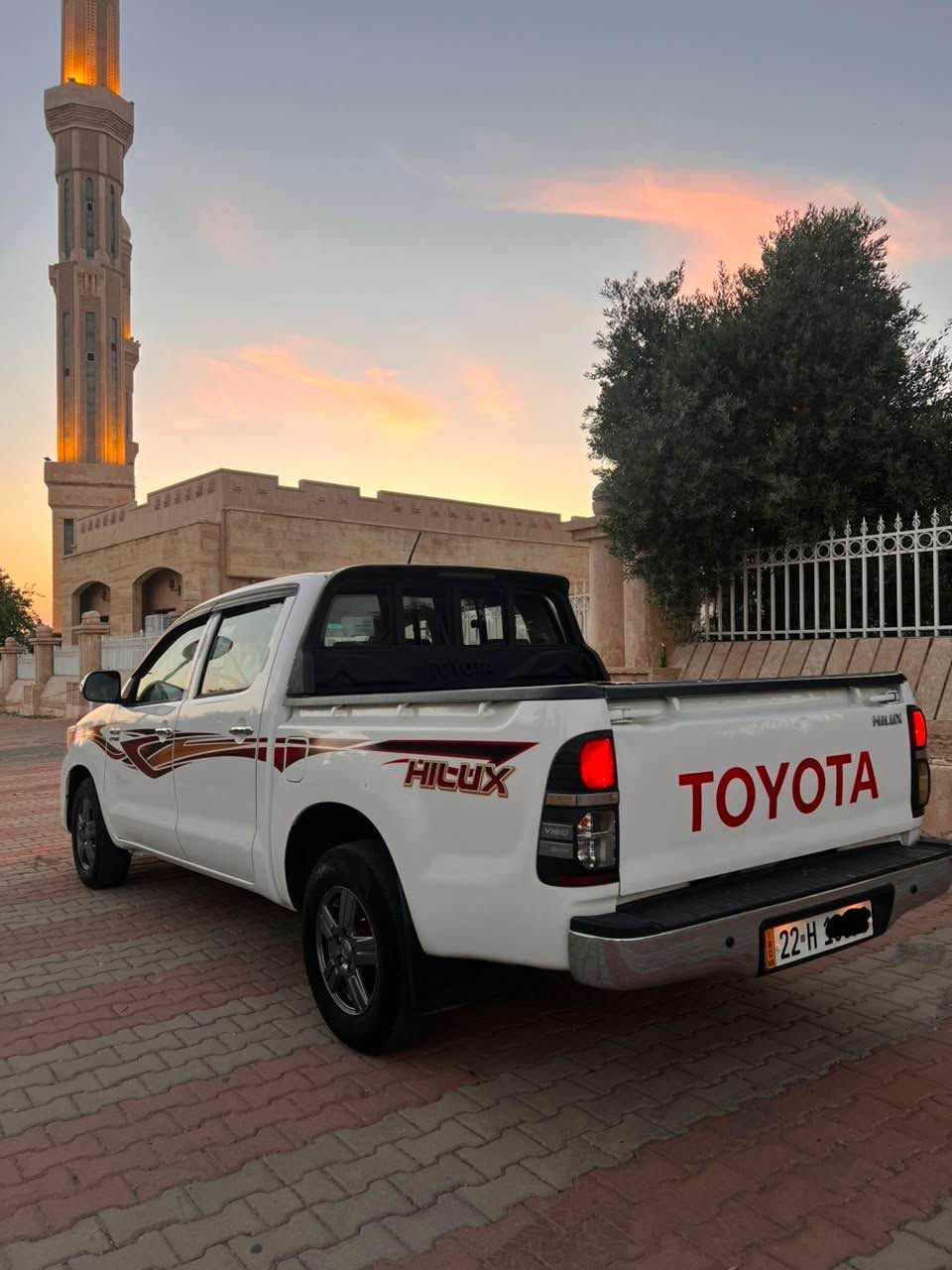 Toyota Hilux 2014 شەریکە جیهان گێر تۆماتیک
***********
 ٢ جێی بچووکی تحدیلی هەیە  بێ سبوغە سەیارەکە سەیارەکە گێر و مەکینەیی بە شەرتە شەریکە جیهانە ناو سۆرە 
سەیارەکە فوللە 
سحری ٢١٣ وەرەقە و مەجال 
*********** أربيل, العراق

