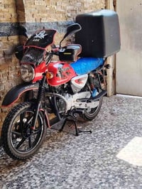 دراجه بوكسر بجاج دراجه كعده حلوه مداريه على اخر حبايه دهن كله الكموري ...