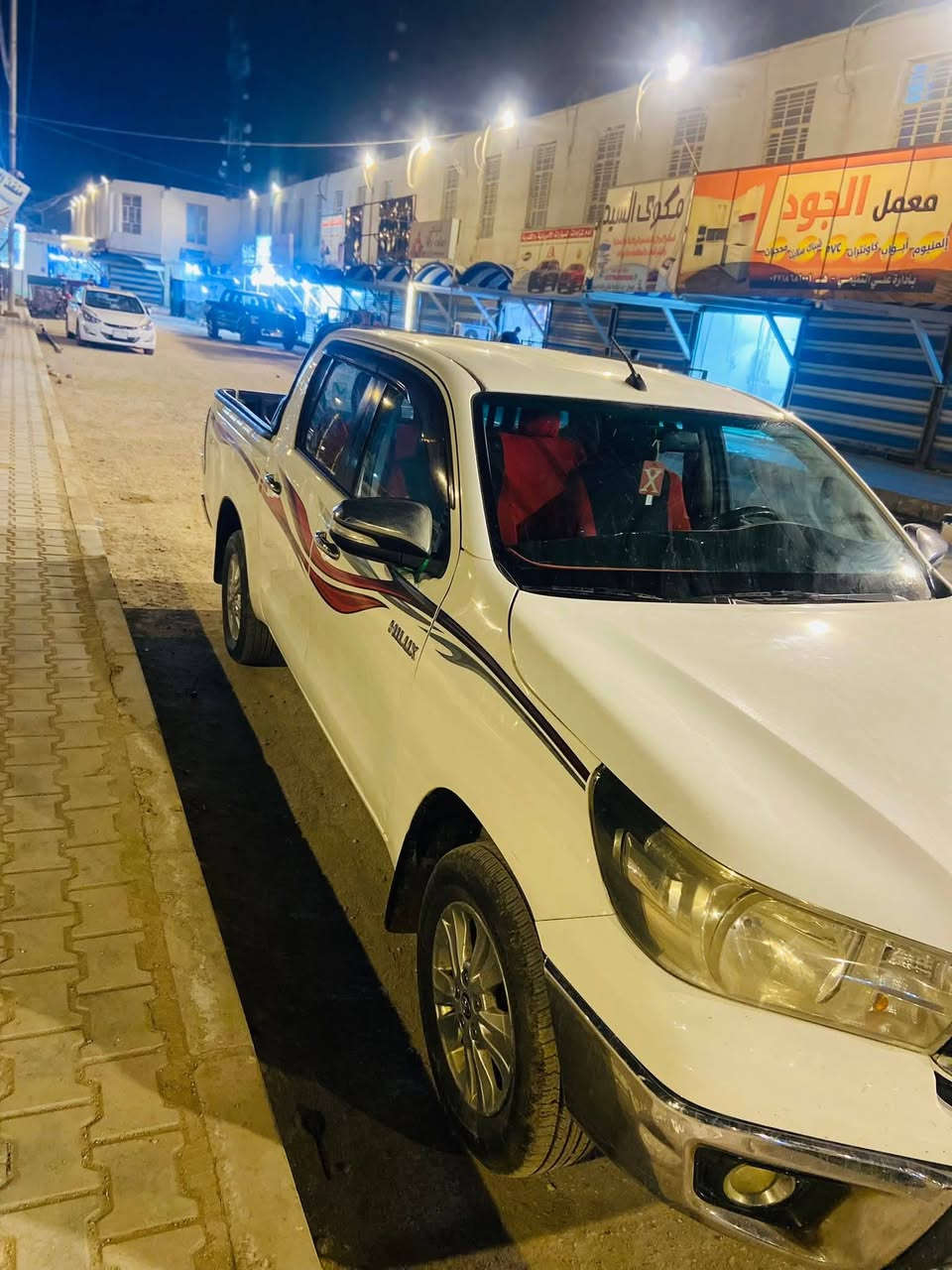 السلام عليكم سياره للبيع موديل 2018 مكفوله من الكلبه والتجيه سياره اوتماتيك رقم بصره سنويه جديده
بيها صبغات 
عنوان ميسان 
السعر 178 بيها مجال  ***********
