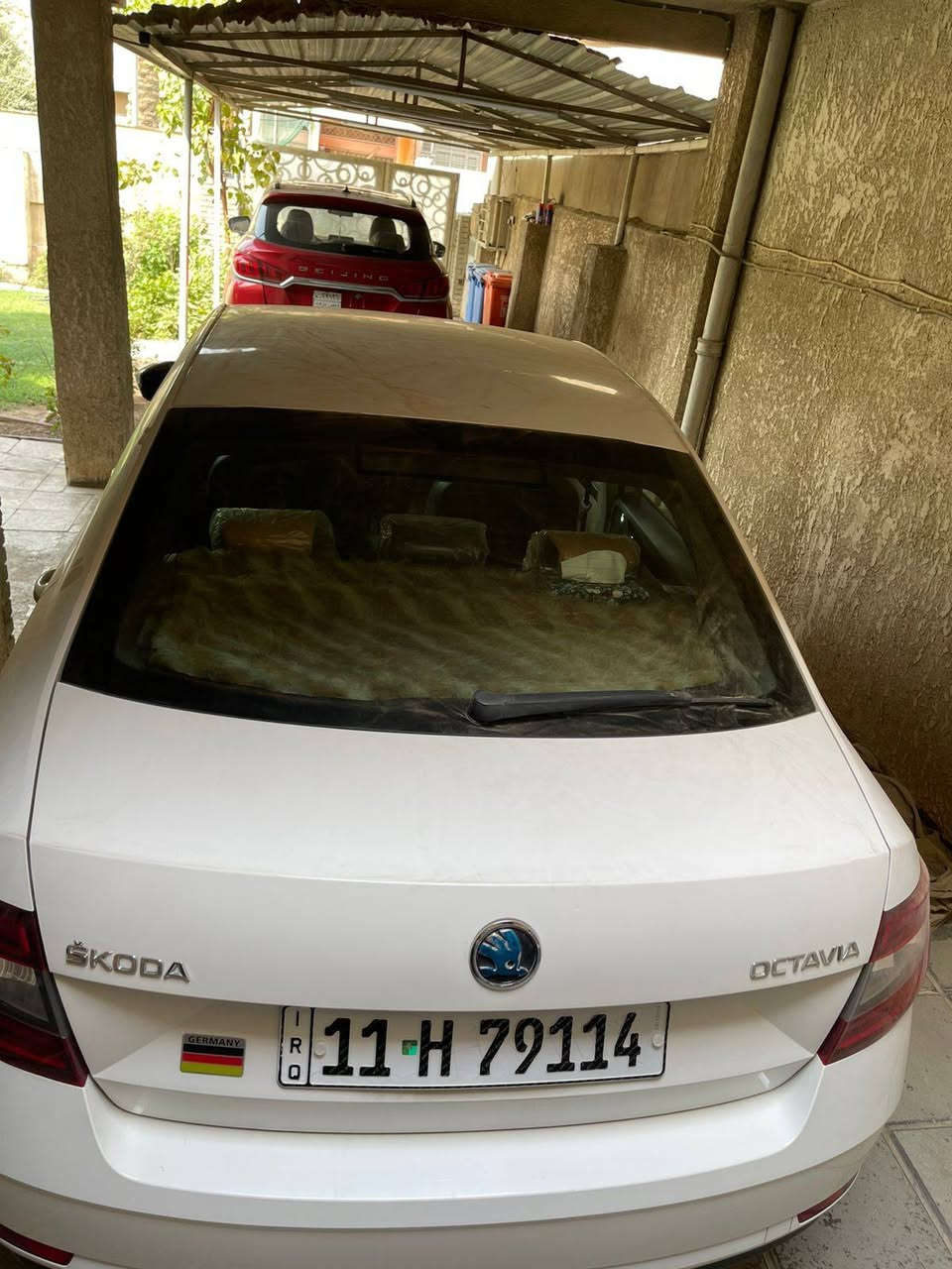 السلام عليكم
سكودا _ اوكتافيا الماني
موديل ٢٠١٨
السياره فول مواصفات ما عدا فتحه
بصمه تشغيل شاشه لمس السياره كلين
كله بلادي شركه ما مبدل بيها اي شي 
السبير مانازل للشارع كله بلادي مكفوله 
السياره ماشيه ٤٤ فقط
السياره نظيفه فوول
السنويه والرقم جديد
سعرها ١٤٠ ورقه وبيها مجال
رقم الهاتف *********** بغداد, العراق
