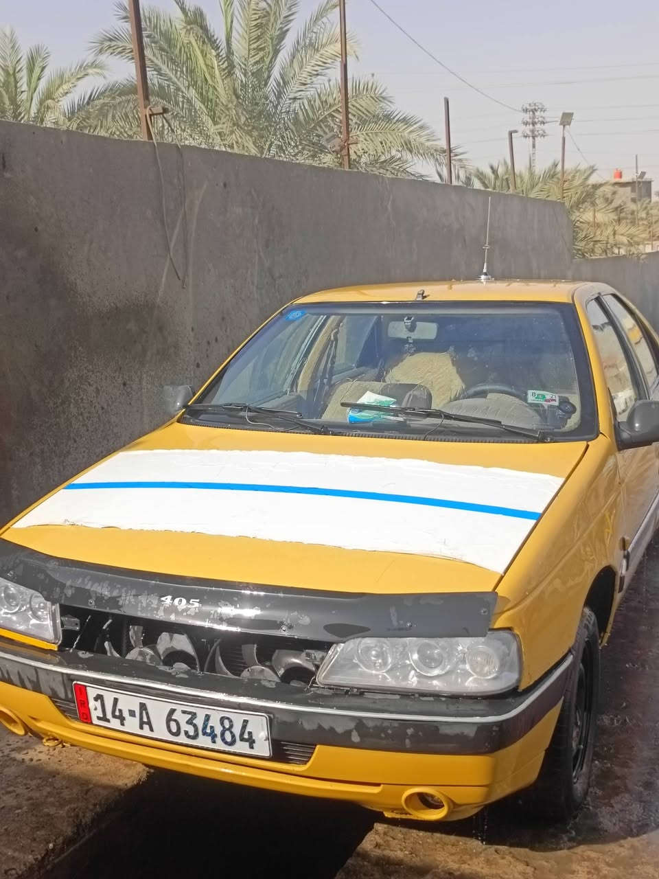 بيجو 405 للبيع موديل 2016 سياره حلوه ونضيفه مكينه خير من الله كشرها نضيف مفوله من الصبغ بيها بس ضربه و موضحه بالصوره الدعاميه الوره سياره كلش حلوه ونضيفه بيها بس مشكله بالكهربائيات تحمه بدلت فانات بدلت كتفات مافاد فيوزات بدلت نفس الشي ما اعرف شنو الي بيها والباب الي وره السايق مال العبري ماينسد دواخلها نضيفه وحلوه  رقم انكليزي راعيها موجود سنويه جديده تحويل ثاني يوم اوديك لراعيها وتتفق وياه على التفاصيل مصفره هيئه وضريبه مكان السياره بصره ابي الخصيب محيله كل الهلا بيكم تجي تگلب تقتنع يله تاخذ سعرها 40 وبيها مجال رقم الهاتف *********** متواجد واتساب ورصيد فقط
