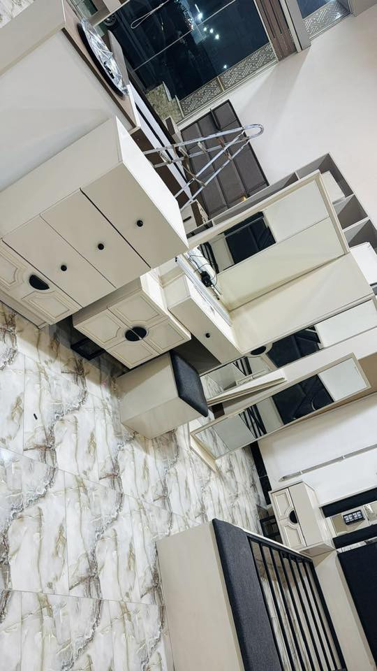 غرفة نوم كاملة للبيع ✨

تتكون من : 
سرير وكنتور وملحق وكومديات 
ومراية طولانيه وميز تواليت وطابوريه ومجرات

للأستفسار على الواتساب رسائل فقط :
***********
