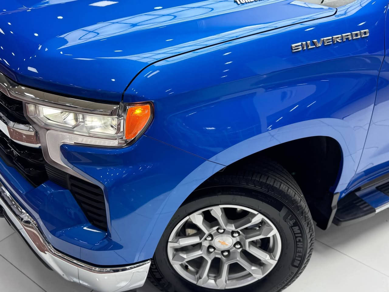 السلام عليكم

للبيع :  شوفرليت  /  2025  /  سلفرادو

ماشيه : 5000

المواصفات: LT

الضرر : قطعتين جاملخ وباب خلفي

السيارة بدون رقم تترقم شمالي

السعر : 32,000$

للاستفسار : ***********

عنوان السياره : أربيل شارع 100 معرض فجر الخليج أربيل, العراق
