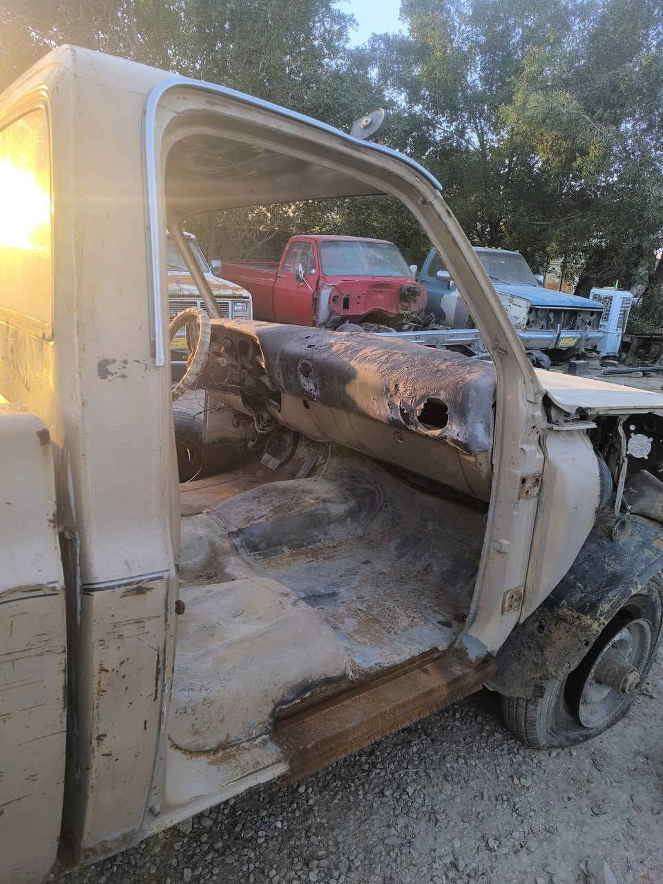 السلام عليكم للبيع شفر ثمانيني تفصيخ مكاني بغداد ***********
