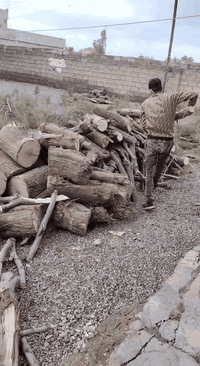 عندي خشب للبيع والشراي يتصل/07852422049