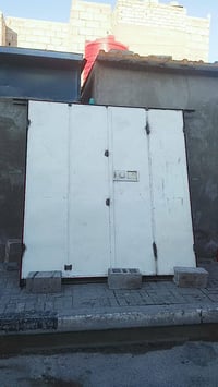 بيع باب ارتفاع (2.5) مترتين ونص العرض مترتين و 35  دفترين 4 طلاكات الس...