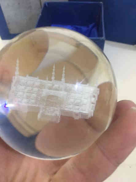 كرة بلورية ثقيلة اصلية ديكور روعة انتيكا مع استاند خشب داخلها مجسم المسجد النبوي الشريف نوادر مال قديم ومختلف سعرهم ١٥ الف واتساب ***********
