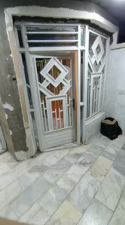 السلام عليكم بيت طابقين بل ودانم لبيع لبيع اومروس خطيب زراعي يكون طابقين وبيع مساحه 100متر دونم شارع ابو حرار بناء حديث كله جديد لبيع 140 مليون
*********** رقمي تصال ستفسار اكثر
