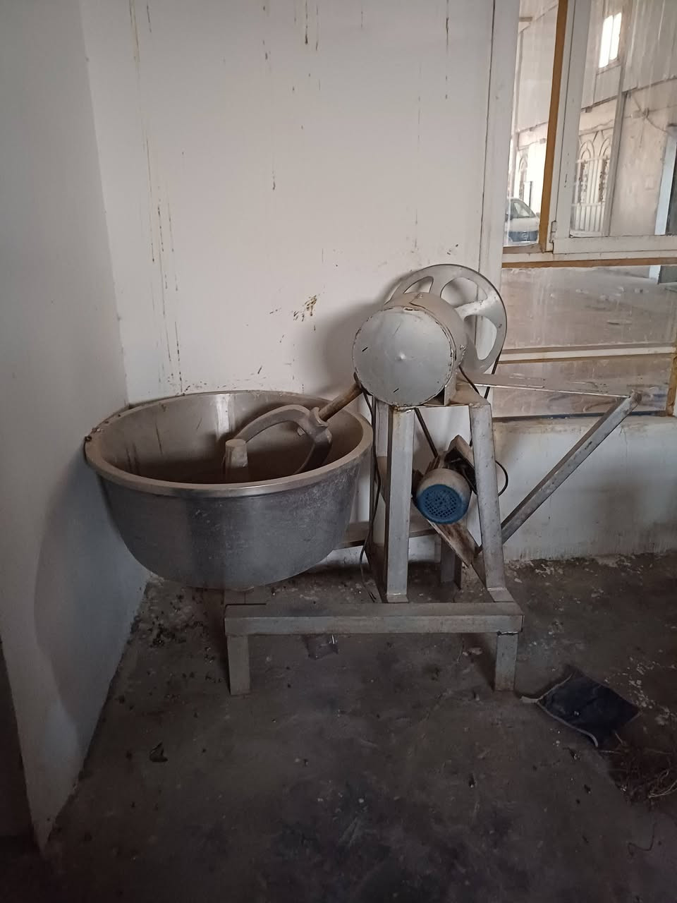 للبيع خمسين كيلو ما مستخدمه ولا عجنه حته ما امكيرزه جديده  ٥٠٠ مجال قليل رقم ***********
