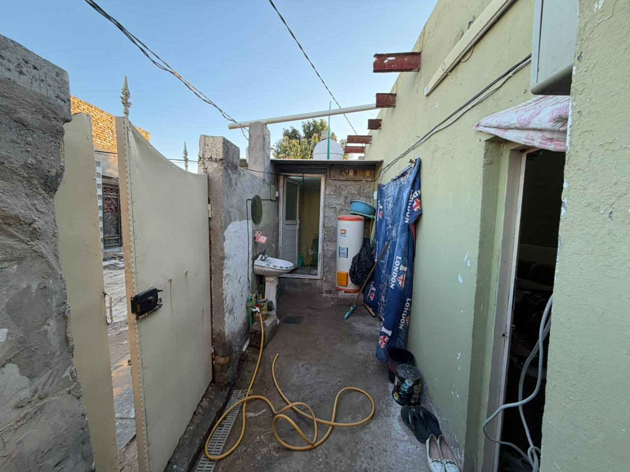 بيع مستعجل  السعر 14 ونص بيت 100 متر  يتكون البيت من غرفه وصاله ومطبخ واستقبال وصحيات  سند 25 مداور بأسم المشتري  مشموله  بالتطويب   العنوان خلف شارع الوكفة القديمةالبوجاسم شارع المجمع  ***********+*********** واتساب  ***********او مراسلة الصفحة
