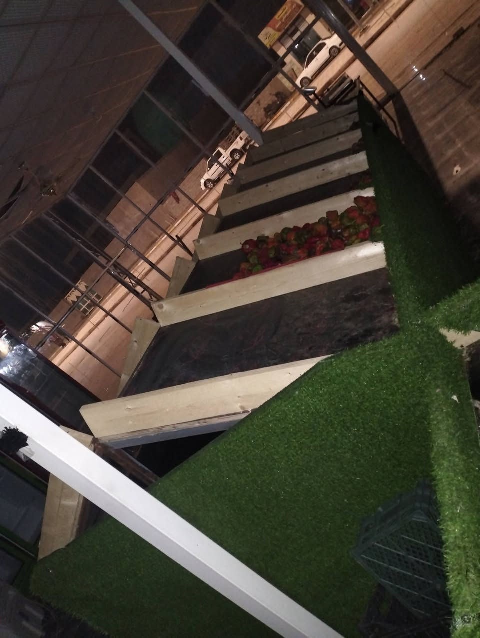 السلام عليكم موجود رفوف كاملة وجاهزة 40 متر للبيع تفصال جديد
***********
