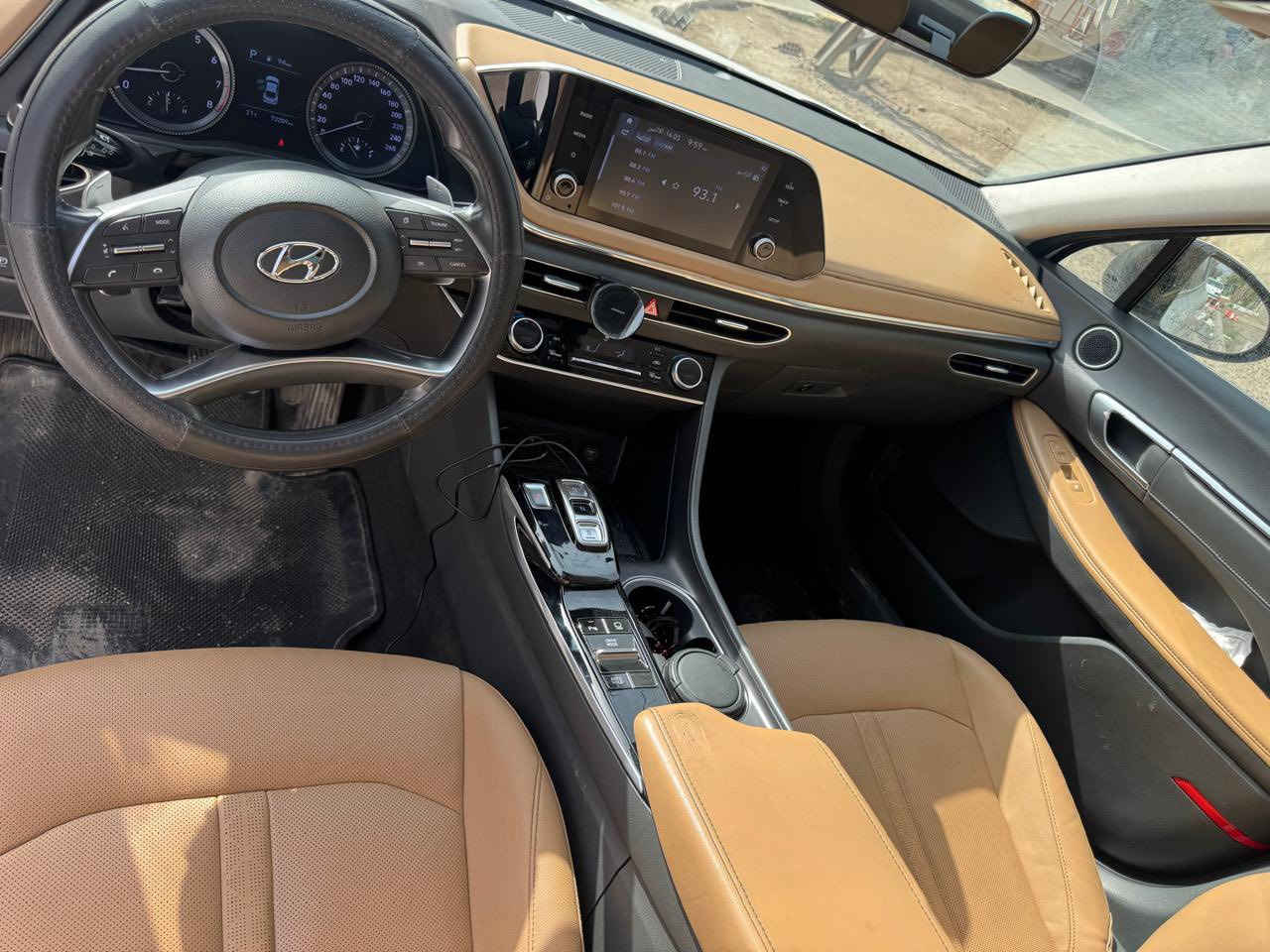 السلام عليكم
للبيع سوناتا موديل 2022 خليجي فول مواصفات 1/1 محرك المرغوب 2500تنفس طبيعي 4سلندر رقم بغداد الجديد انكليزي مكانها بغداد 

بانوراما 

لدات مخفيه متغيره الالوان اصليه مو عمل بالابواب والدشبول 

بردات خلفيه 

حساس خلفي امامي 

رادارات 

مري شفط 

اي استفسار الاتصال على الرقم ***********
