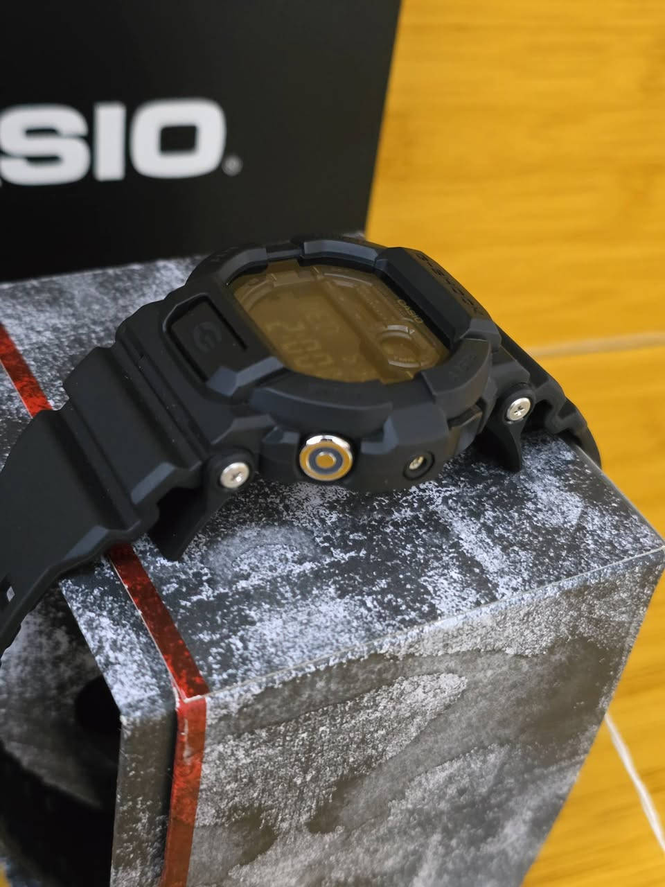 كاسيو - جيشوك 
⬛ موديل:  GD-350-1BDR       صنع في اليابان تجميع الصين رتيل الساعة يا شباب 165 دولار بالمواقع والصفحات يمي ١٢٥ دولار فقط 

❗️أصلي ضمان دولي لمدة عامين من تاربخ الشراء 
✉️ شحن داخل العراق 
تواصل واتساب ***********☎️
⠀.........................................

⬛️ الحركة: بطارية CR2032عمر البطارية التقريبي: 5 سنوات 
⬛️ سلسلة: GD-350-1BDR
⬛️مقاومة الصدمات قوة إضافية متينة
⬛️ التوقيت العالمي
35 منطقة توقيت (100 مدينة + التوقيت العالمي المنسق)، عرض رموز المدن، تشغيل/إيقاف تشغيل التوقيت الصيفي
⬛️ سهولة الرؤية في الظلام ضوء LED قابل للتحديد الى ١.٥ او ٣ ثواني 
⬛️ الساعات، الدقائق، الثواني، مساءً، الشهر، التاريخ، اليوم
⬛️ ساعة إيقاف بدقة 1/100 ثانية:أوضاع القياس: الوقت المنقضي، وقت الانقسام، أوقات المكانَين الأول والثاني
⬛️المنبه/إشارة الوقت بالساعة
5 منبهات يومية أو لمرة واحدة (مع منبه غفوة واحد)، تنبيه فلاش قابل للتحديد/ تنبيه بالاهتزاز
إشارة الوقت بالساعة
⬛️الدقة: ±15 ثانية في الشهر
⬛️تحتوي على جهاز اهتزاز.. ومستشعر انخفاض شحن البطارية 
⬛️ لون غير لامع رائع MATTE
⬛️ السير: راتنج حيوي مقاوم للصدمات
⬛️ الزجاج: زجاج معدني مقاوم للخدوش
⬛️ مقاوم للماء:  200 متر تحت عمق البحر 
⬛️ القطر:  50.8ملم
⬛️ الوزن: 75 غ 
⬛️ الجنس: ذكر
⭐️ الأكثر مبيعاً..... لا تشيل هم للسعر
