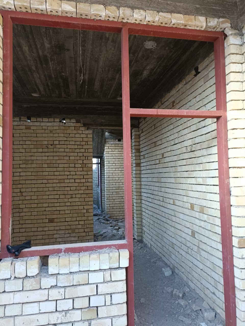 بيت هيكل منطقه الؤدي مقابيل مدرسه الغزالي مساحه 105 واجهيه 7 ونص ونزال 15 بناء درجه أولى طابق واحد السعر 85وبي مجال ***********
