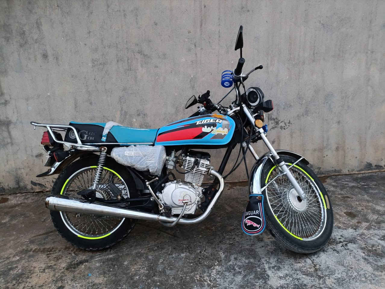 السلام عليكم ماطور للبيع تايگر موديل 2021 محرك ما مفتوح شرط كلو بلادي ماطور نضيف حيل السعر 425 وبي مجال للطيبين استفسار ع الرقم ***********
