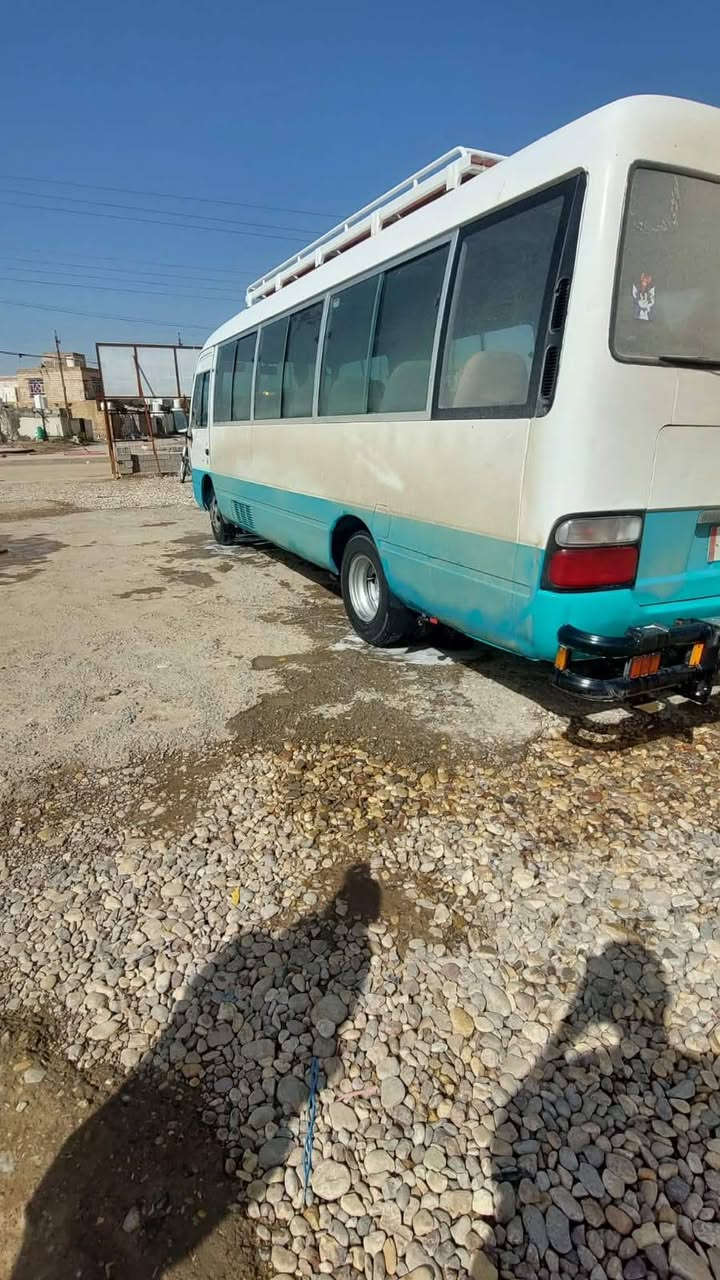 كوستر للبيع موديل2002
مكينه وكير مكفولات 
اكسن بيه ونه 
سياره بس الاخضر مصبوغ 
ما متواجد على فيس رقم ***********
