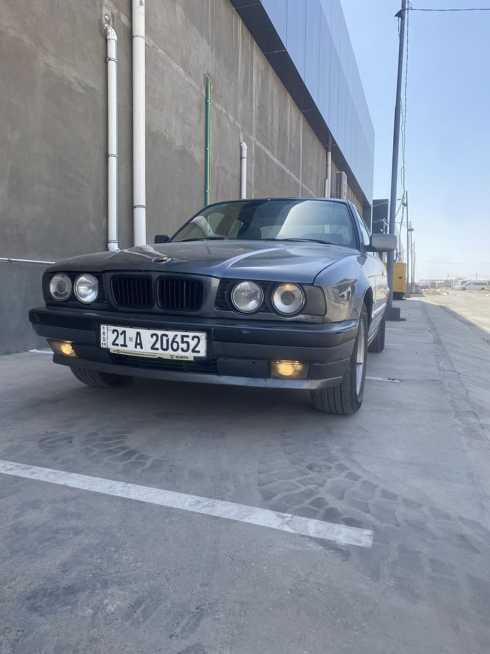 سلام عليكم ورحمه الله السياره للبيع فقط مكلف بل النشر مكلف لاتصال ع لرقم رجاء
بي ام 525 مديل ٩٠ مسكر فانوس كير اوتو 

السياره مكفوله من ضربه ولا قطره خياس 

صبغ جماليه السياره فتحه ٤ جمات كهرباء اي بي اس شغال سنتر شغال كهربيات شغاله كلها تبريد ثلج 

بجم عريض تخم تاير ويل خليه جدد السياره جاهزه 

رقم سليمانيه بسم صاحب لسياره سنويه جديده ٢٩ 

مكان السياره النجف لسعر ٥٨ 

***********
