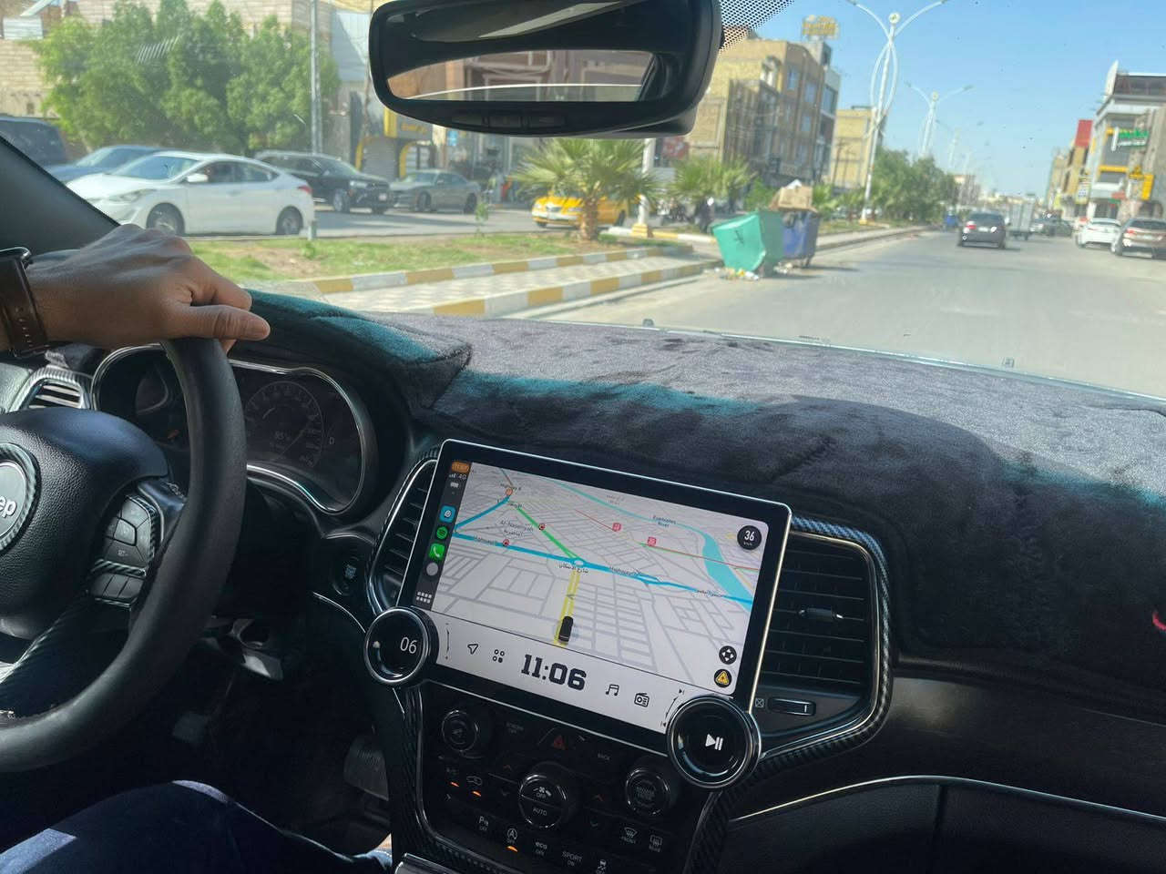 🚙 للمراوس بتاهو| جيب شيروكي ليمتد 2017

✔️ الموديل: 2017
✔️ الفئة: ليمتد (Limited) – فل أوبشن
✔️ المحرك: 3.6 لتر V6 Pentastar بقوة 295 حصان
✔️ ناقل الحركة: أوتوماتيك 8 سرعات
✔️ نظام الدفع: دبل (4×4)
✔️ مقاعد جلد فاخر مع تدفئة
✔️ مقاعد كهربائية مع حفظ وضعية السائق
✔️ شاشة لمس مع كاميرا خلفية
✔️ فتحة سقف بانوراما
✔️ تشغيل بصمة وستارت عن بُعد
✔️ حساسات أمامية وخلفية
✔️ مثبت سرعة
✔️ دخول ذكي بدون مفتاح
✔️ جنوط ألمنيوم 20 إنش
✔️ مكيف أوتوماتيك ثنائي التحكم

🔥 سيارة نظيفة ومواصفاتها عالية، جاهزة للاستخدام.


**إذا كنت صاحب هذا الإعلان وتريد حذفه لأي سبب، رجاءا أرسل رسالة إلى الدعم الفني**