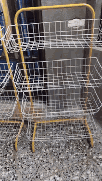 السلام عليكم عندي اعلان ضوئي سعره 80 وعندي مروحه  سعره 25 مكاني بغداد الدورة ***********
