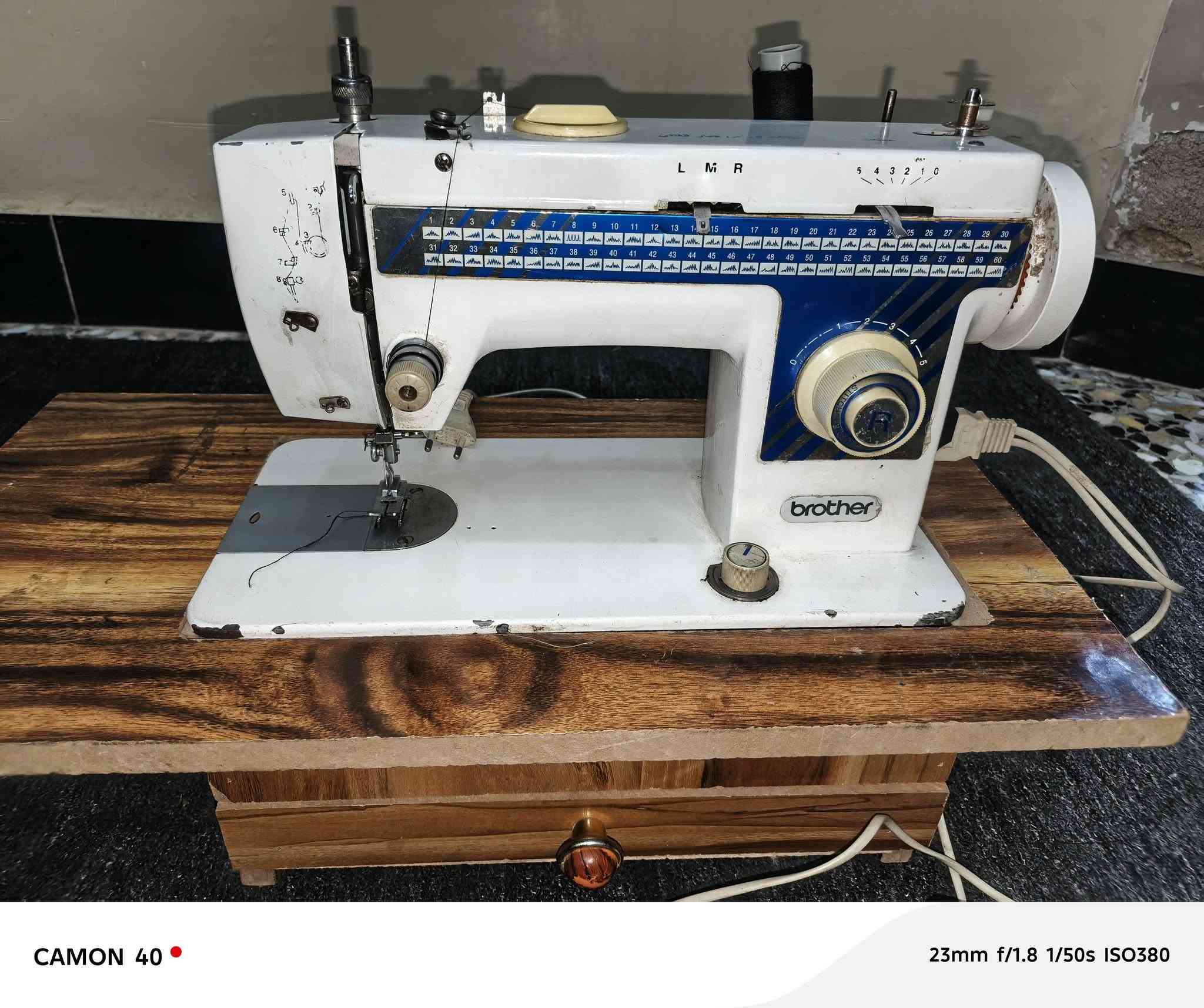 السلام عليكم مكينه خياطه نوع برذر خياطه عدل و زكزاك سعر ٨٥  بيه ميز صغير 
*********** ه
