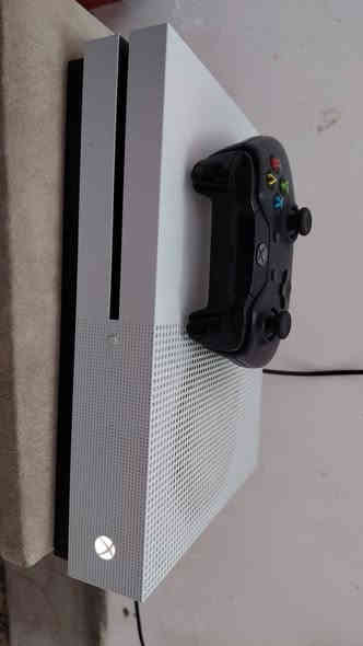 Xbox one s
مساحه؛ 1 تيرا

جهاز نظيف ١٠٠٪

كامل ملحقاته الاصليه  يده اصليه شرط مامفتوح

جهاز مامتعوب ابد وبيه شكم لعبه مثل ماموضح بالصور + اشتراك رويال بااس شهرين + حساب مايكروسوفت  يعني جاهز مايحتاج اي اشتراك شغل واللعب مباشر 
س. ٢٠٠ وبيه مجال بسيط 
مكاني كركوك ***********
