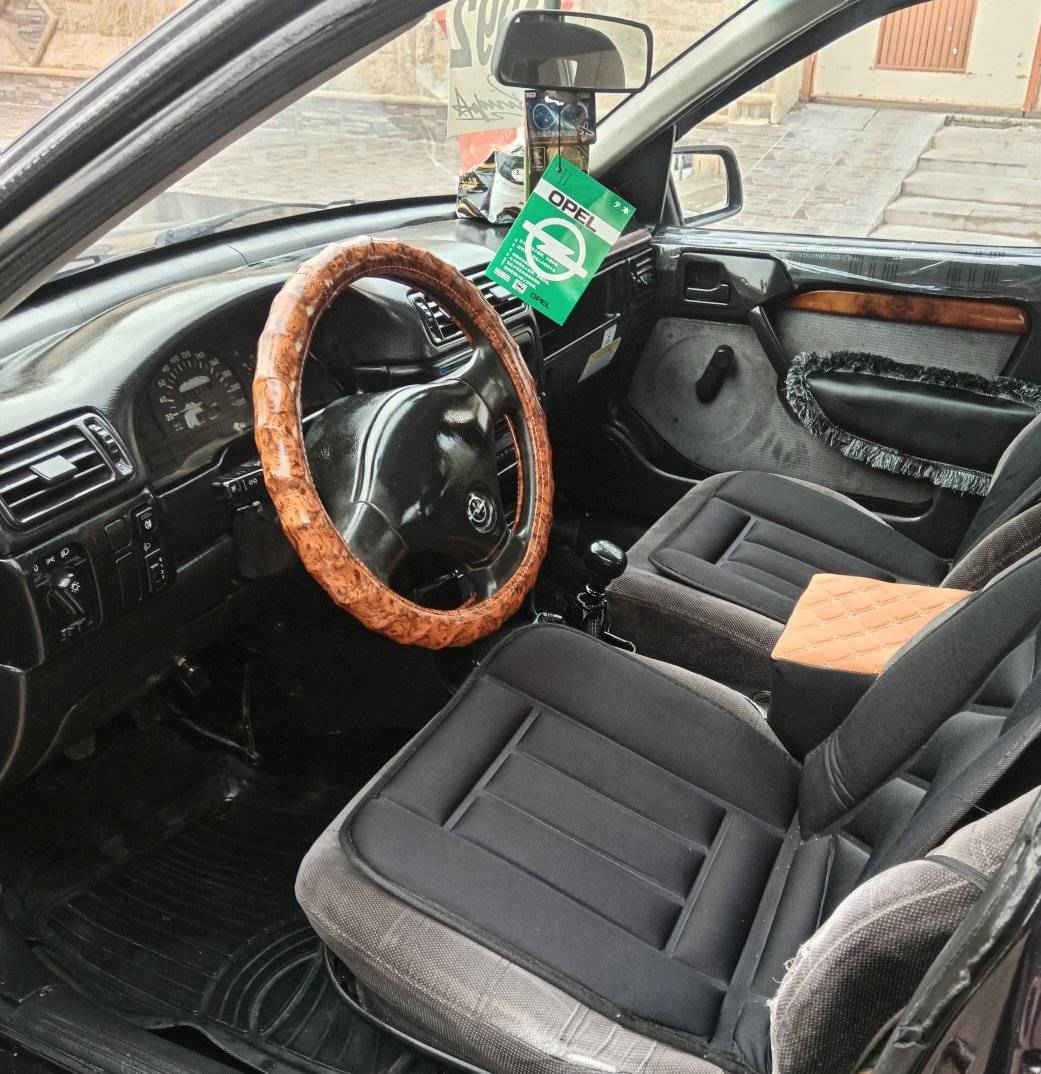 سلام عليكم
فكترا حجم20 موديل 92 رقم نينوى دولي سنوية 2030 
شرط وكالة والتحويل كابون إلكتروني
محرك كير نضيف طخم تايرات جديد
بدون صبغ بدون دعم على وضعها سيدي سلايت
ستيرن بور ABS قفل مركزي داخل صاج ويل كب 
مكان الموصل  ***********
شراي خابر      *********** 
سعر 38 بيها مجال قليل لطيبين
