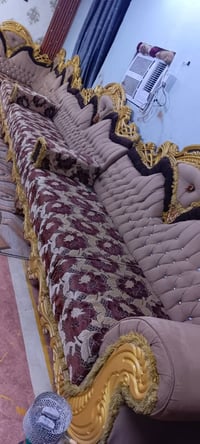 ديوان ملكي • ٢٧ مقعد • نضيف