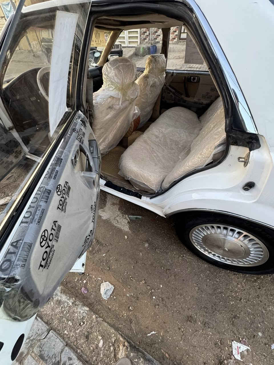 السلام عليكم هارتوب لبيع موديل ٩٠ رقم قادسيه مكفول من كصه. ونقل الجثه وضربه قويه مكينه وكير تخم تاير جديد هو والويل حداد كدام جديد سعره ٥٠ وبيه مجال حك جيه مكاني نجف مروس عادي***********
