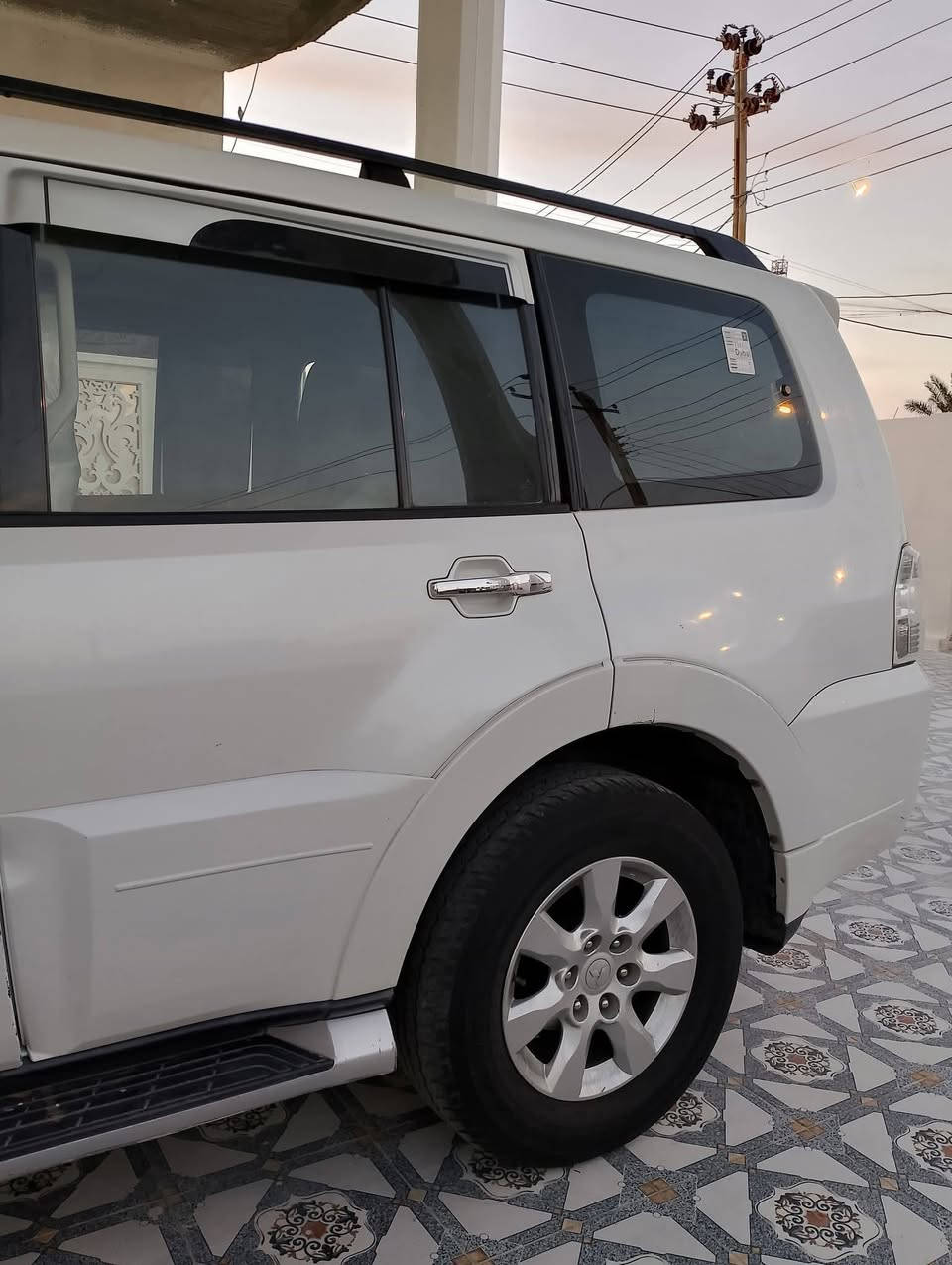 السلام عليكم
باجيرو ٢٠١٣ لون صدفي 
السيارة بأسمي رقم بغداد الدولي الجديد  مشروع وطني 
المحرك ٦ سلندر ٣٥٠٠
المحرك ع البلاد يعني ممفتوح 
فتحة سلايد روف  منظومة زينون كاملة 
فور ويل 
اشاير بالمري إضاءة ترحيب المري شفط 
كشن السائق كهرباء 
تحكمات ثلاجة بين الكشنين 
٧ راكب ٣ قطع تبريد مركزي منفصل 
السيارة حلوة وجديدة ونصبته كولش حلوة 
إدامة كاملة ع السيارة
اخوان غير متواجد على الفيس 
الرقم بي واتساب 
***********
السعر 155$ وبيها مجال الشراي بيك خير وتدلل
/البصره 
اخواني شوف  وتدلل
