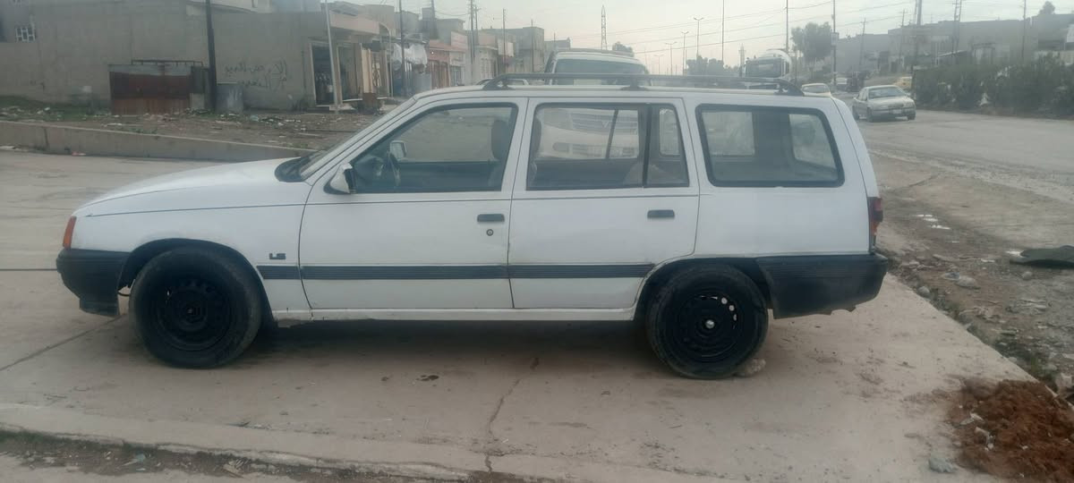 سيارة كاديت موديل 91 سعر 30 بي مجال مكاني موصل حي الأنتصار شارع 60 رقم موبايل ***********
